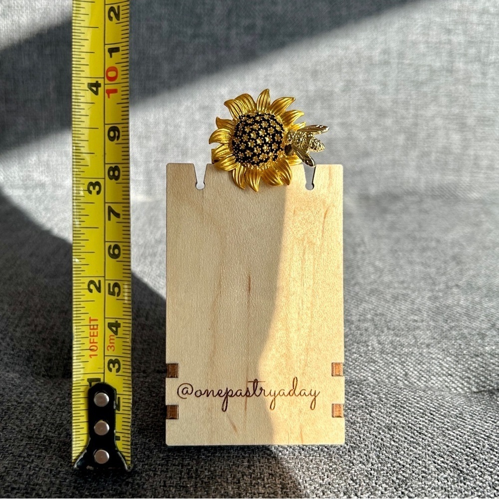 Sunflower + Bee Rhinestone Fashion Brooch, Pin, Bling, Sparkly, Yellow, Black - Picture 11 of 16